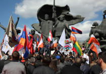 Традиционные шествия с факелами и свечами накануне прошли в Армении