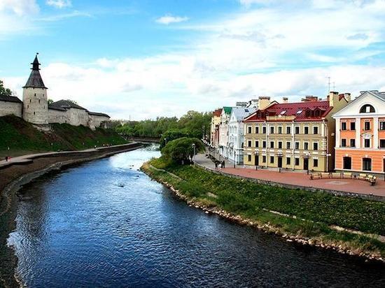 Иностранцам хотят разрешить посещать Псковскую область в течение 72 часов без виз