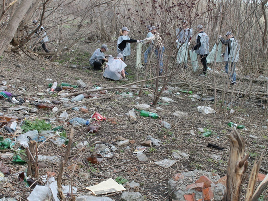 В саранском посёлке насобирали 100 мешков мусора