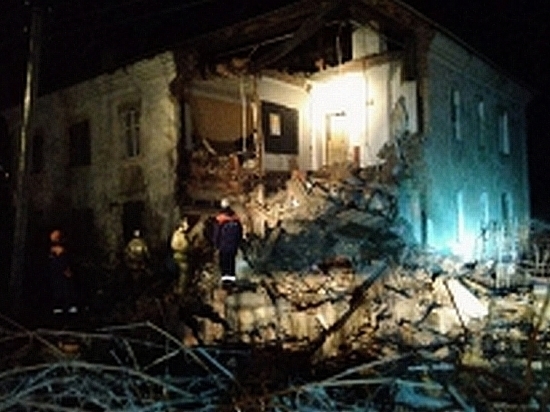 Угол жилого дома рухнул в Хабаровске
