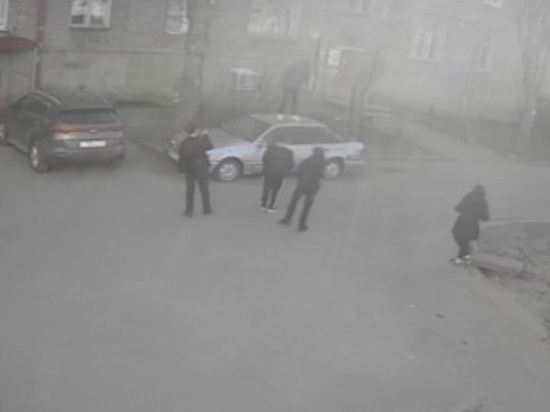 В Рыбинск разыскивают подростков разбивающих стекла автомобилей