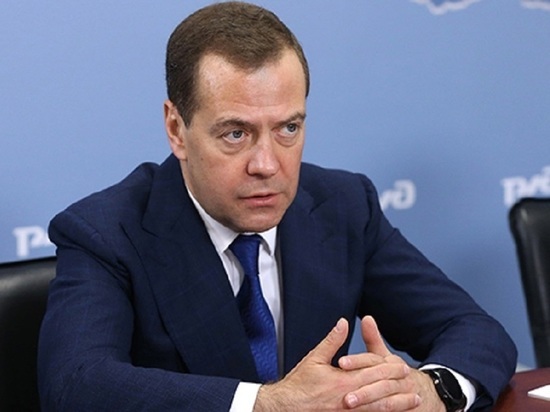 Медведев подписал постановление о снижении платы граждан за вывоз твердых коммунальных отходов