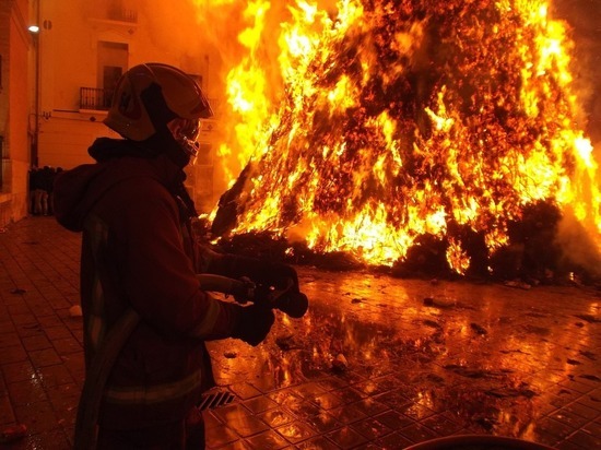 Владимирские пожарные заложили капсулу времени