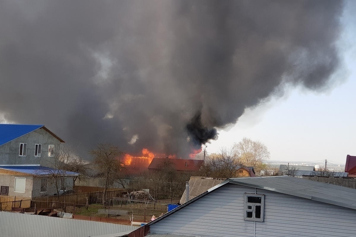 Погода в алексине. Пожар в Тульской области Алексин. Слухи в Алексине Тульской области. Пожар на Тульской в Алексине. Алексин пожар на улице Тульской.