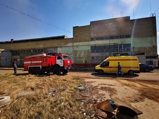 В Тверской области огонь с полей перекинулся на территорию завода