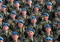 В четверг ряд СМИ написали, что в Рязанском училище ВДВ курсанты сложили голубые погоны к бюсту генерала Маргелова