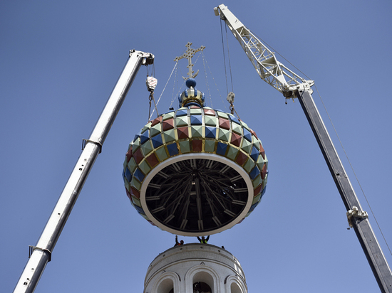 14-тонный купол установили на соборе в Ставрополе