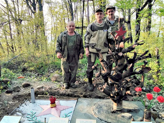 В лесу под Горячим Ключом установили памятник из осколков и снарядов времён войны