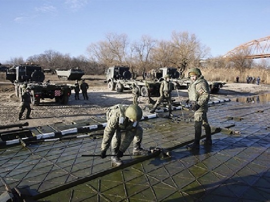 Военные установили для жителей Панозера паромную переправу