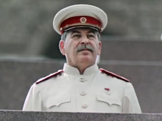 Руководство «Бессмертного полка» рассказало, можно ли идти с портретом Сталина