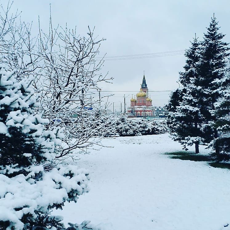 Перед пасхой Барнаул завалило снегом