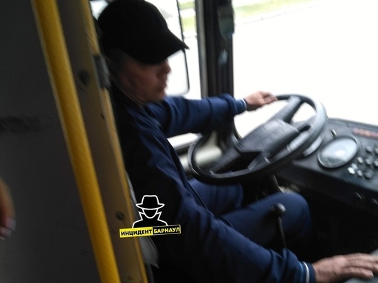 «Твари! Платите наличкой!»: в Барнауле водитель автобуса угрожал пассажирам с транспортными картами