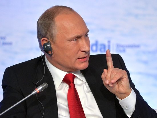 При этом российский лидер не исключил встречу с новым украинским президентом