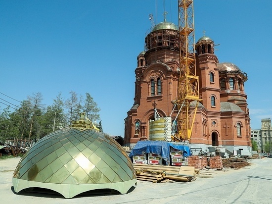 Бочаров оценил ход работ по восстановлению собора Александра Невского