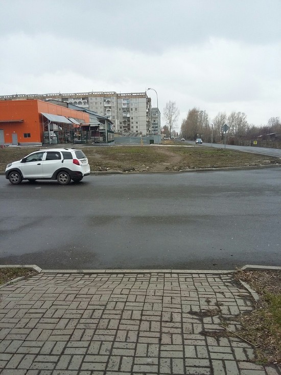Жители Рудничного района Кемерова пожаловались на отсутствие пешеходного перехода на важном участке
