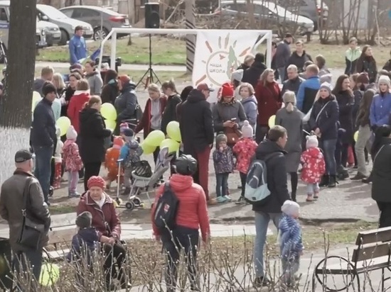 В Кирове родители с детьми вышли на митинг против нехватки мест в школах и детсадах