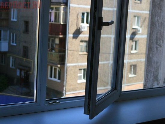 Девочка восьми лет выпала в Иванове с третьего этажа МКД