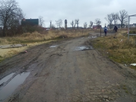 В Зеленоградске жители посёлка Малиновка добились ремонта дороги