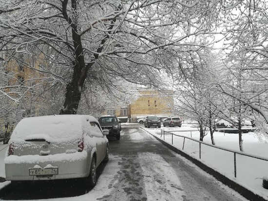 «Работает 50 машин»: в мэрии рассказали об уборке снега в Красноярске