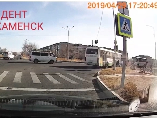 Автобус сбил подростка в Краснокаменске