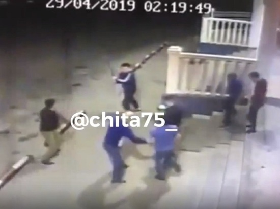 Читинцы среди ночи устроили потасовку в торговом зале супермаркета