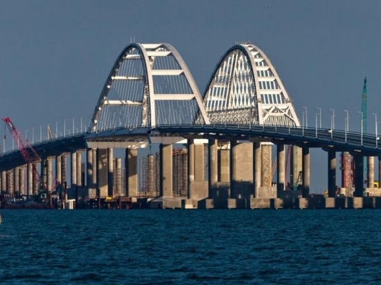 Медленно в Крым: на Крымском мосту поезда будут снижать скорость