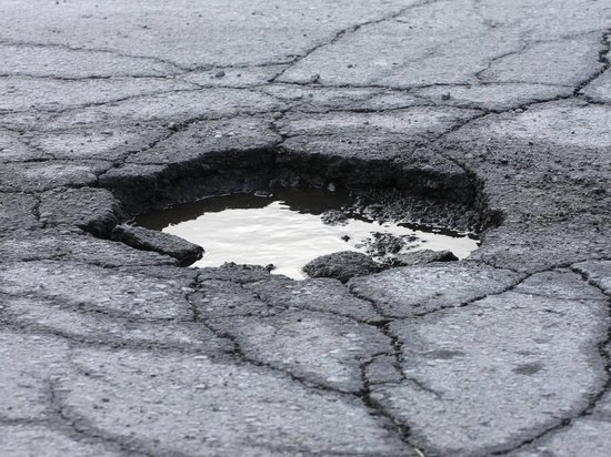Черняховские чиновники ответят за дефектную дорогу