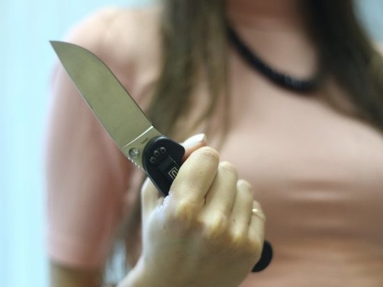Угрожая ножом, жительница Краснодара ограбила две микрофинансовые организации