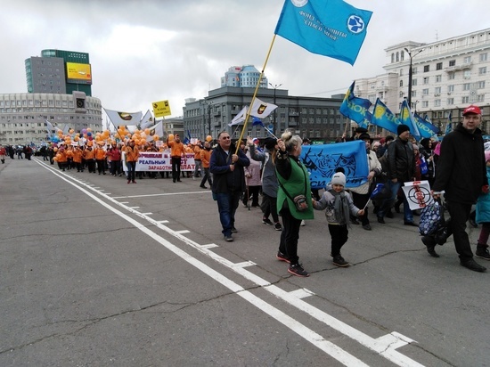 В Челябинске проходит первомайское шествие