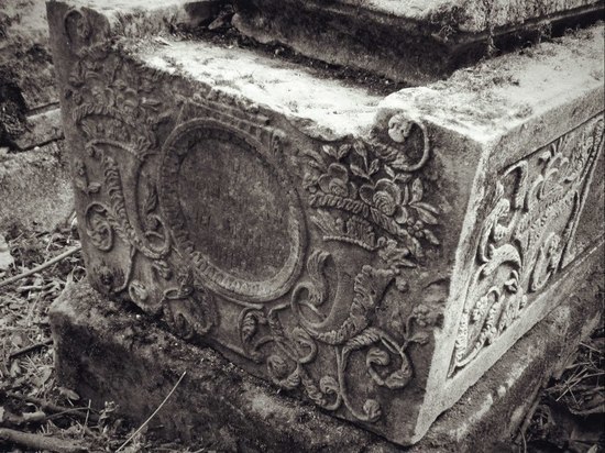 В Туле сохранились свыше 3 тысяч кладбищенских артефактов «высокой моды»