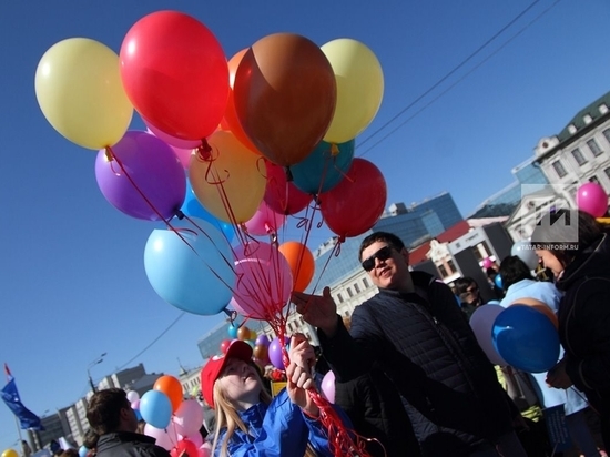 Тысячи человек пришли на первомайский митинг в Казани
