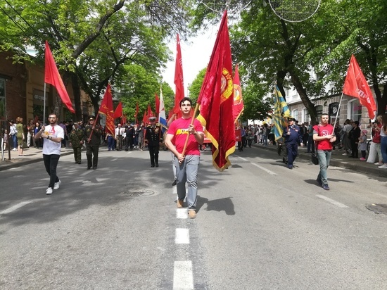 Краснодарские коммунисты прошли шествием по улице Красной