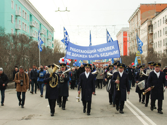 Мурманчане приняли участие в первомайской демонстрации