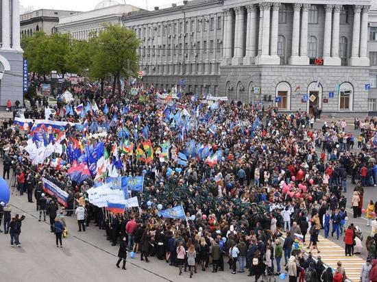 В Курске состоялось первомайское шествие