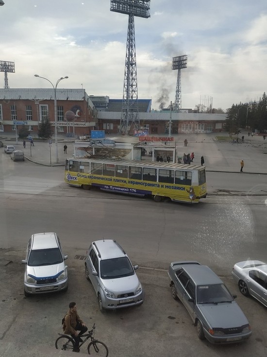 Трамвай сошел с рельсов в Кемерове