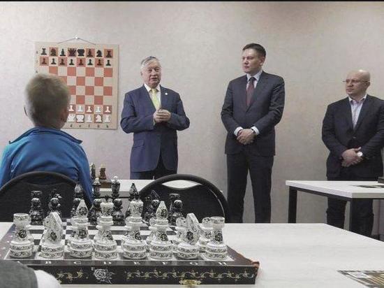 Киров посетил известный шахматист Анатолий Карпов