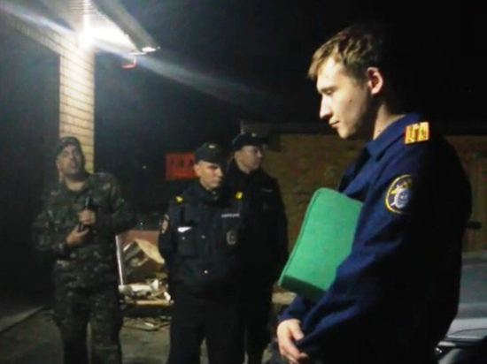 Камышловские правоохранители обыскивают помощника депутата Госдумы и его родственников