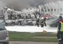 Самолет "Суперджет", сгоревший сегодня при вынужденной посадке в аэропорту "Шереметьево", вызывал нарекания у пассажиров неделю назад