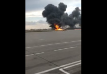 Авиакатастрофа в Шереметьево: Superjet, летевший рейсом Москва-Мурманск, развернулся обратно после взлета (предварительная версия - в него попала молния) и загорелся на посадке