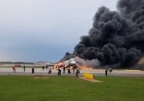 Эксперты в области безопасности полетов отмечают необычно сильный пожар при посадке самолета «Сухой суперджет 100» в Шереметьево и высказывают версии случившегося