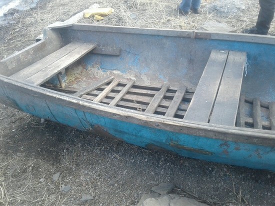 Спасатели нашли лодку и рюкзак пропавшего на Кеноне мальчика