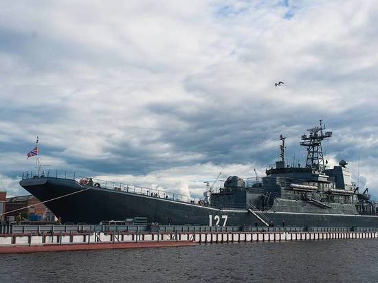 Военные корабли Балтийского флота вернулись из похода на базу