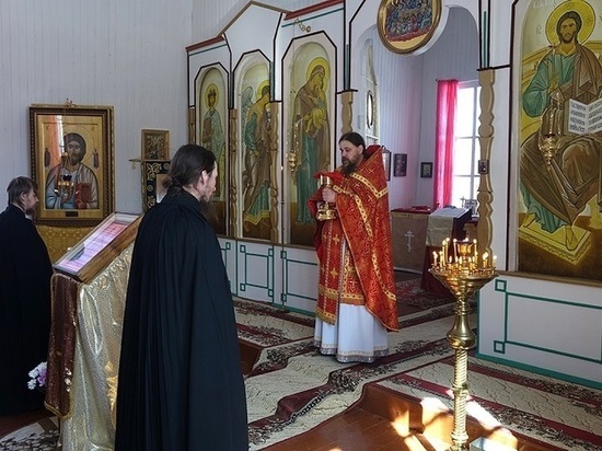 В храмах Мурманской области начались траурные богослужения