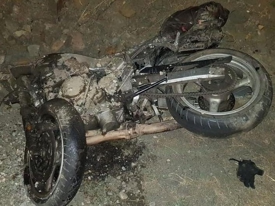 Страшная авария в Туве: мотоциклист на высокой скорости врезался в иномарку