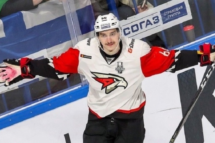 Нападающий хоккейной сборной России подписал контракт с "Торонто"