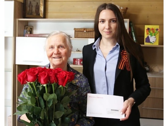 В Серпухове поздравили труженицу тыла с 90-летним юбилеем