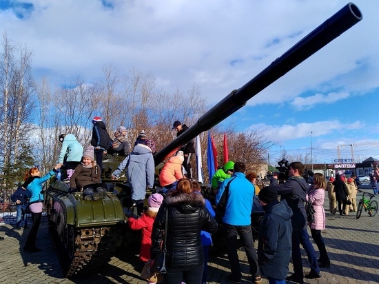 Танк Т-64 появился в центре Лабытнанги