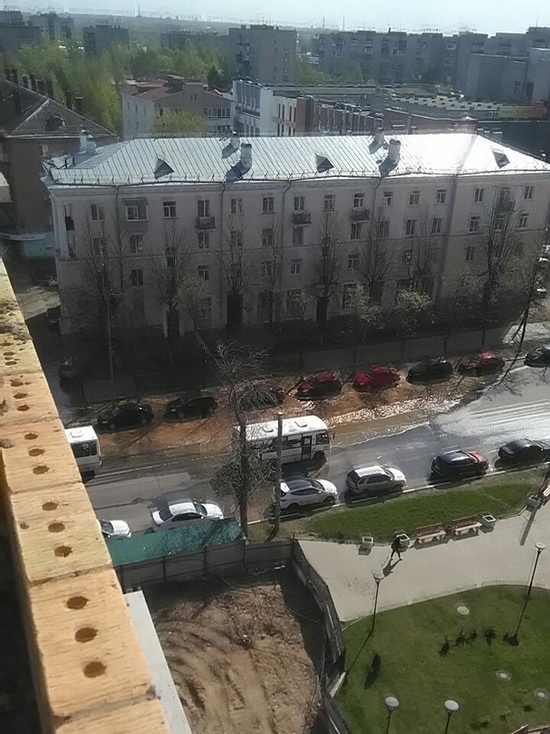 В Ярославле из-за аварии на водопроводе залило центральную улицу