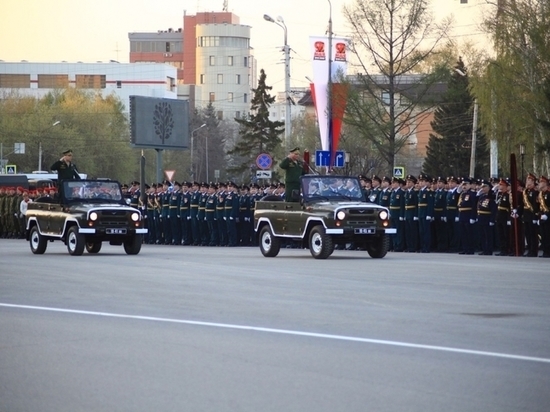Омичей предупреждают о сильной жаре в День Победы Омичей предупреждают о сильной жаре в День Победы