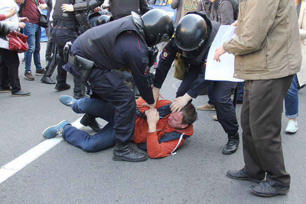 В Петербурге жестко разгоняли демонстрантов на акции 1 мая